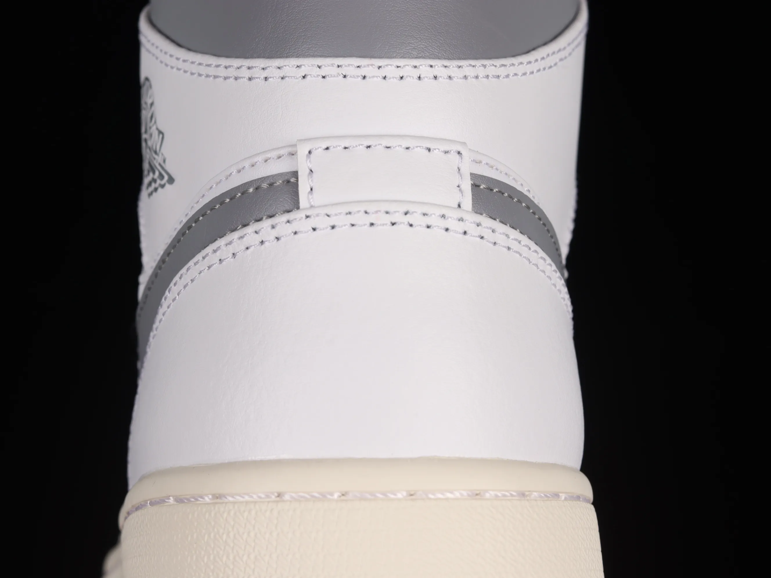 All categories Air Jordan Jordan series basketball shoes Air Jordan 1 Mid G version pure original Air Jordan 1 Mid "Vintage Grey" AJ1 Joe 1 white gray mid-top basketball shoes 554724-135